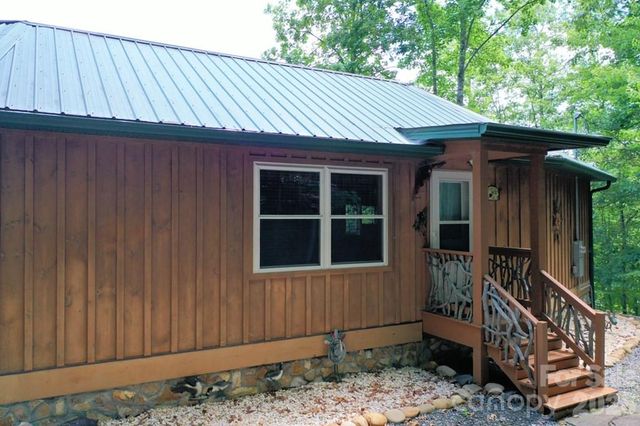 470 Bear Ridge Road, Tuckasegee, NC 28783