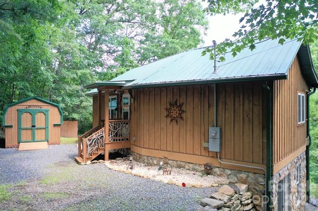 470 Bear Ridge Road, Tuckasegee, NC 28783