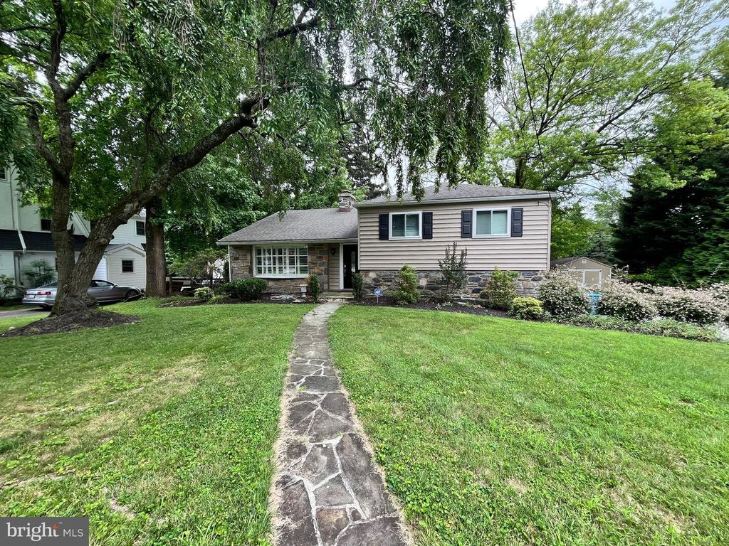 328 W CONESTOGA RD, Devon, PA 19333
