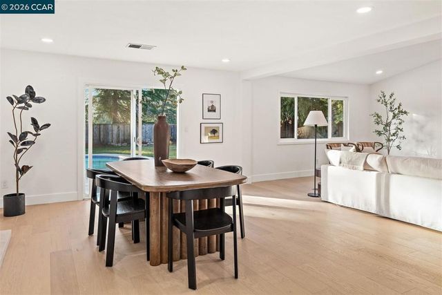 209 Farm Hill Ct, Danville, CA 94526