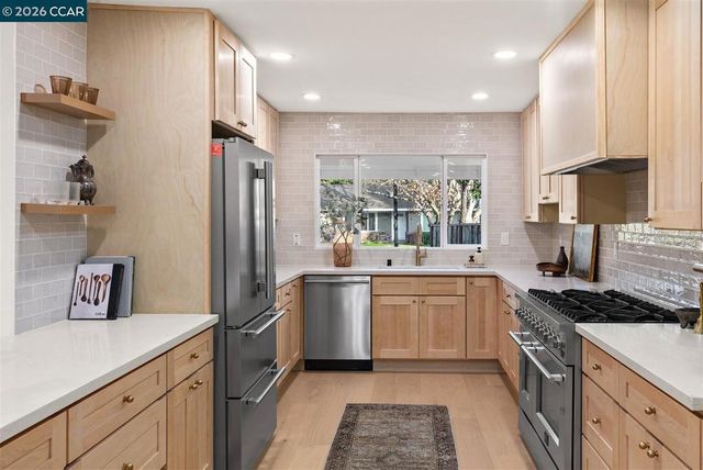 209 Farm Hill Ct, Danville, CA 94526