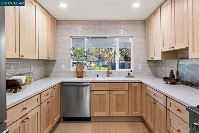 209 Farm Hill Ct, Danville, CA 94526