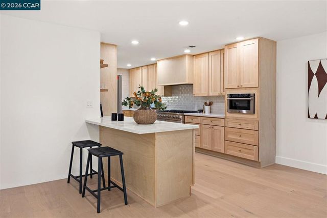 209 Farm Hill Ct, Danville, CA 94526