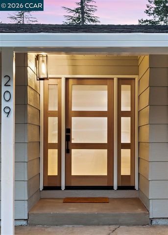 209 Farm Hill Ct, Danville, CA 94526