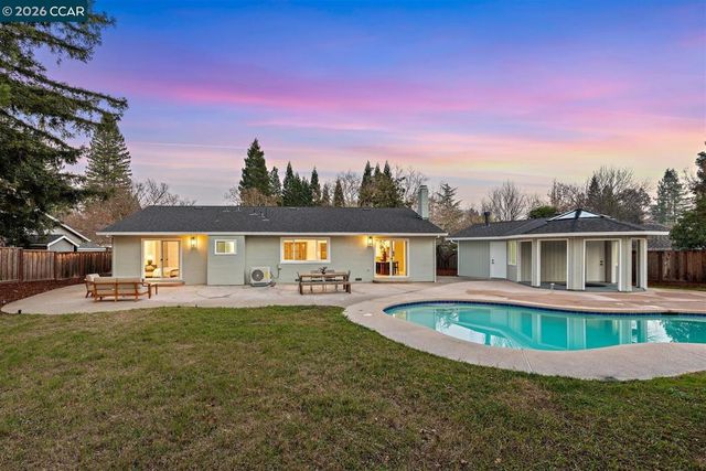 209 Farm Hill Ct, Danville, CA 94526