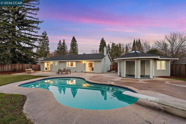 209 Farm Hill Ct, Danville, CA 94526