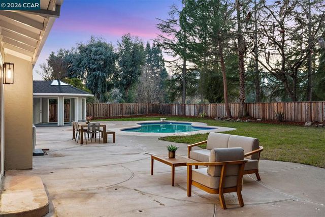 209 Farm Hill Ct, Danville, CA 94526