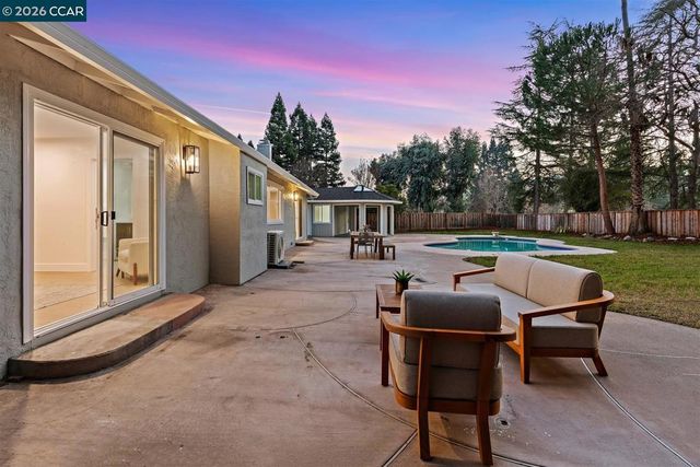 209 Farm Hill Ct, Danville, CA 94526