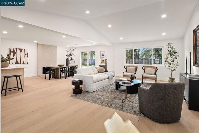 209 Farm Hill Ct, Danville, CA 94526