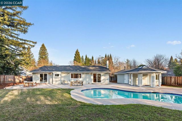 209 Farm Hill Ct, Danville, CA 94526