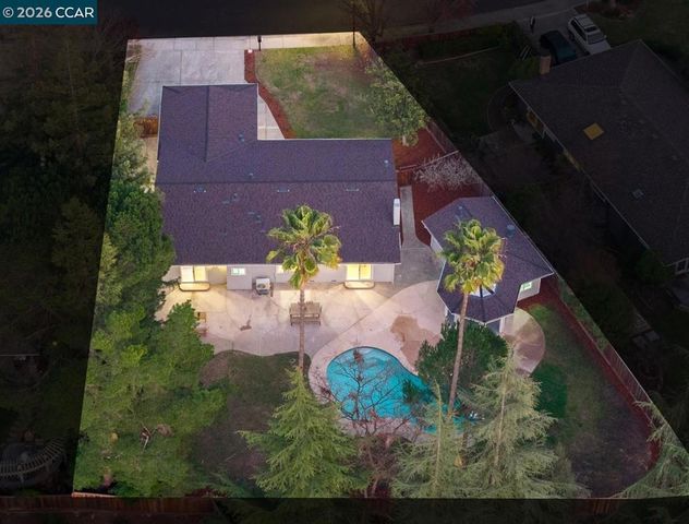 209 Farm Hill Ct, Danville, CA 94526