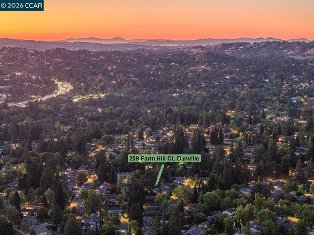 209 Farm Hill Ct, Danville, CA 94526