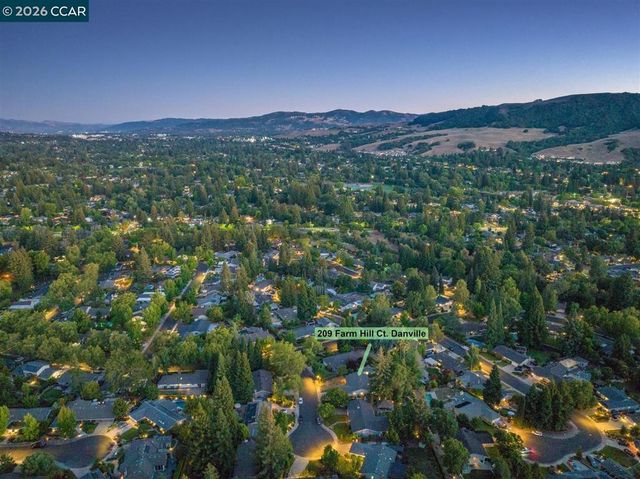 209 Farm Hill Ct, Danville, CA 94526