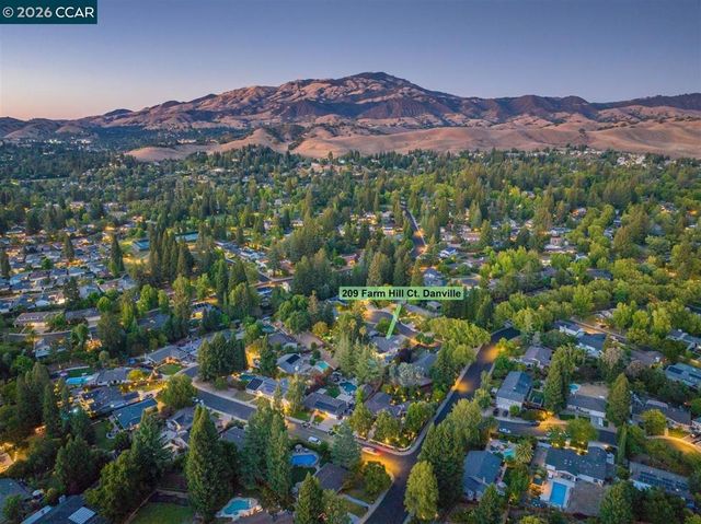 209 Farm Hill Ct, Danville, CA 94526