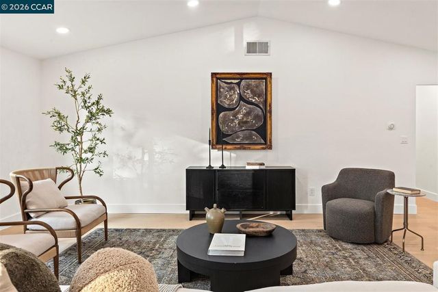 209 Farm Hill Ct, Danville, CA 94526