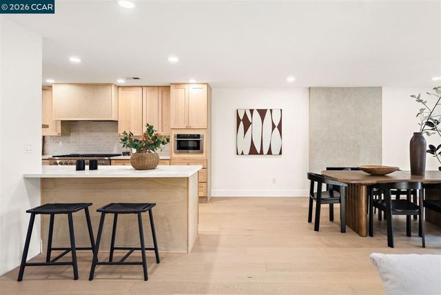 209 Farm Hill Ct, Danville, CA 94526