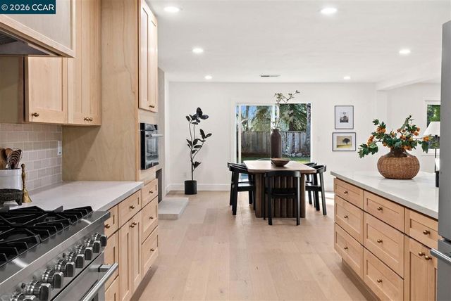 209 Farm Hill Ct, Danville, CA 94526