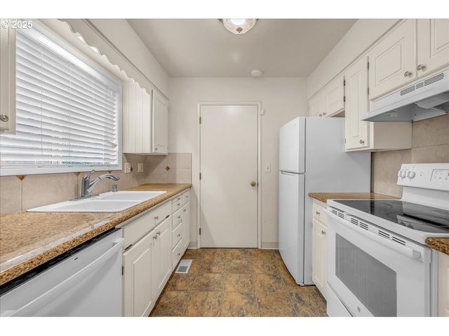 16570 Sw OAK St, Beaverton, OR 97007