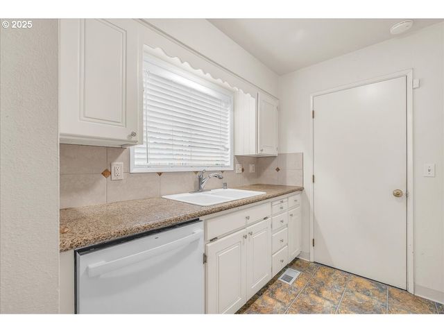 16570 Sw OAK St, Beaverton, OR 97007