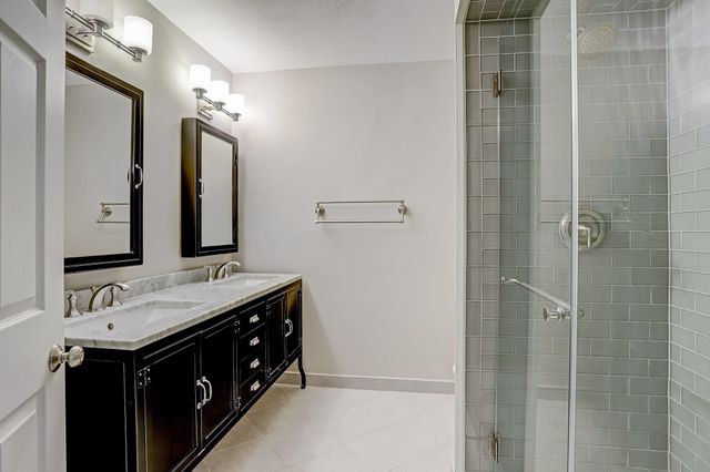 2202 Robinhood, Houston, TX 77005