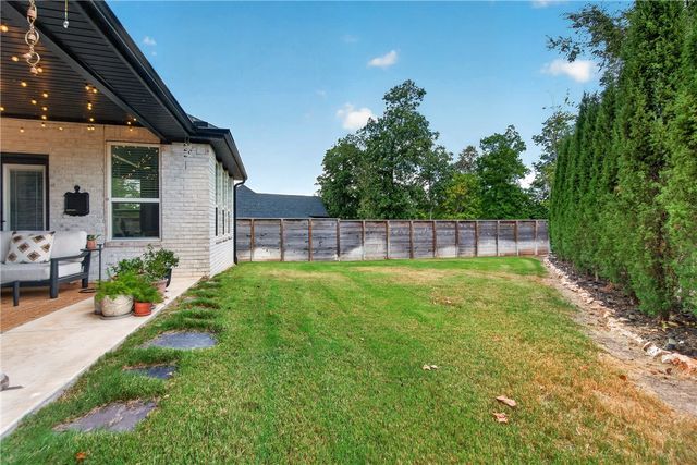 109 SW Autumn Hills Road, Bentonville, AR 72712