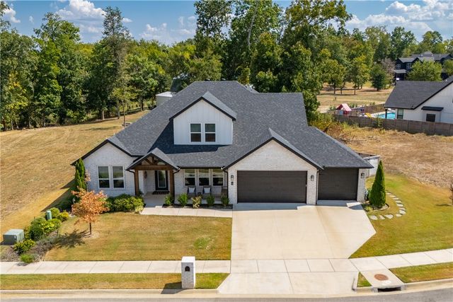 109 SW Autumn Hills Road, Bentonville, AR 72712