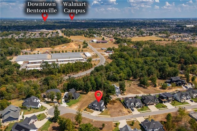 109 SW Autumn Hills Road, Bentonville, AR 72712