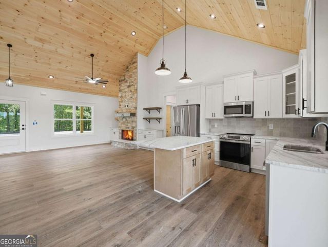1521B Azure Lane, Ranger, GA 30734