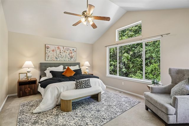 2528 Larchmount Dr NE, Issaquah, WA 98029