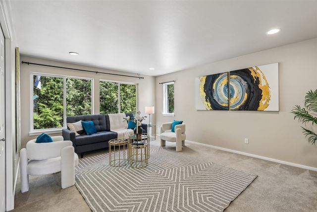 2528 Larchmount Dr NE, Issaquah, WA 98029