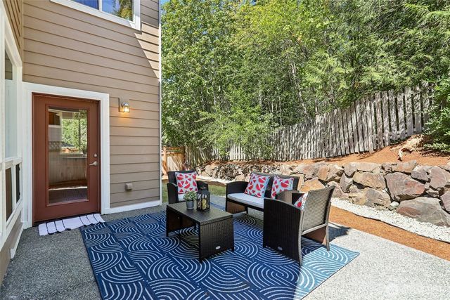 2528 Larchmount Dr NE, Issaquah, WA 98029