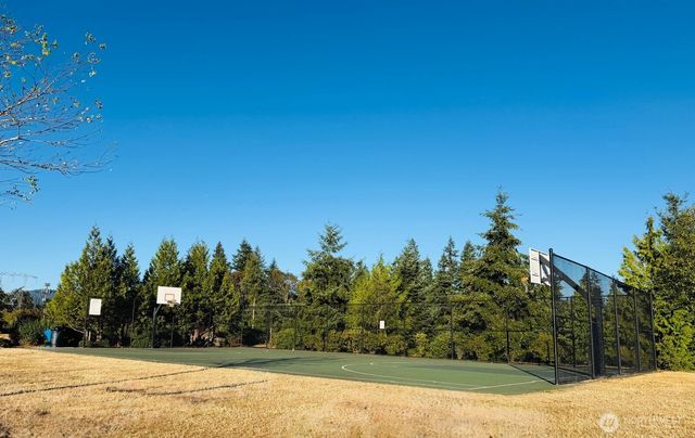 2528 Larchmount Dr NE, Issaquah, WA 98029