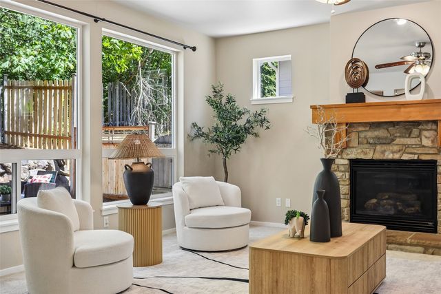 2528 Larchmount Dr NE, Issaquah, WA 98029