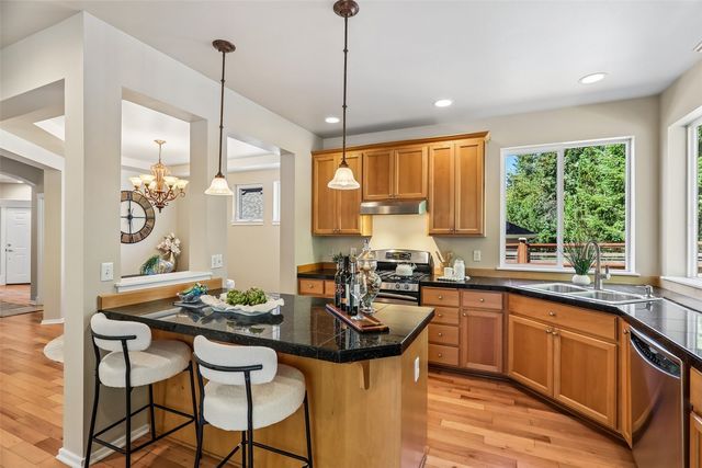2528 Larchmount Dr NE, Issaquah, WA 98029