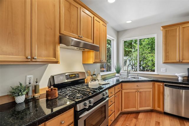 2528 Larchmount Dr NE, Issaquah, WA 98029