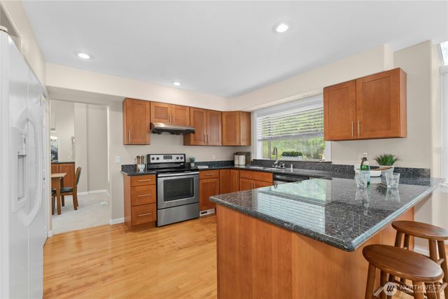 3643 252nd Place SE, Sammamish, WA 98029