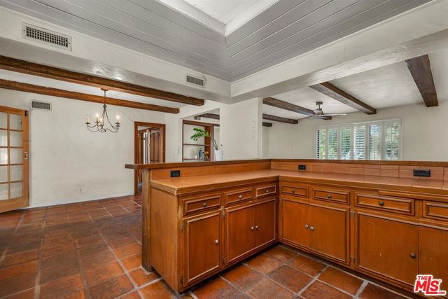7369 Clinton Street, Los Angeles, CA 90036