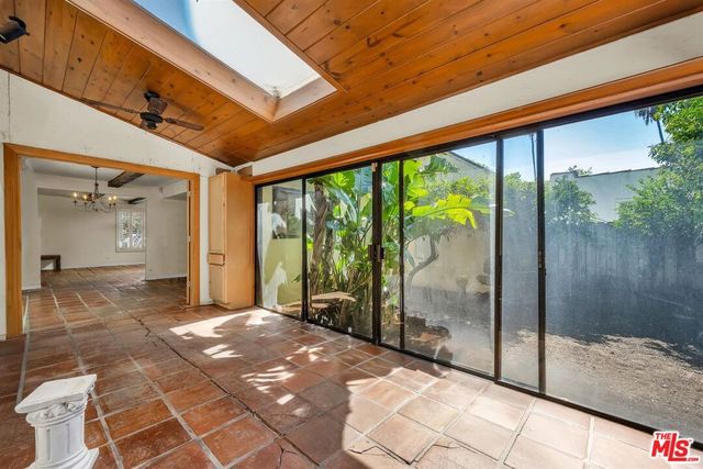 7369 Clinton Street, Los Angeles, CA 90036