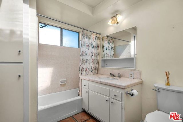 7369 Clinton Street, Los Angeles, CA 90036