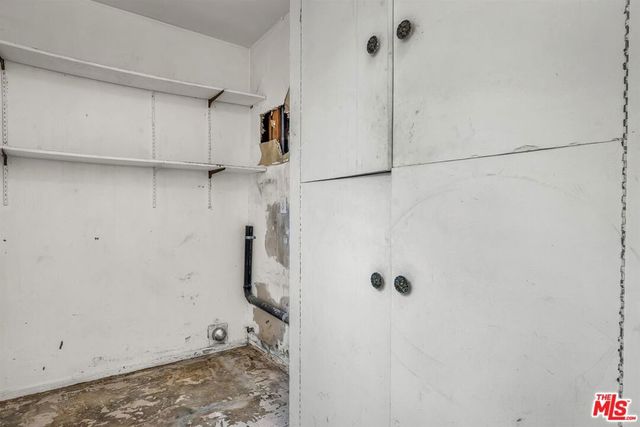 7369 Clinton Street, Los Angeles, CA 90036