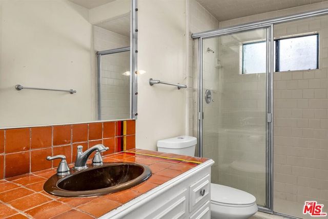 7369 Clinton Street, Los Angeles, CA 90036