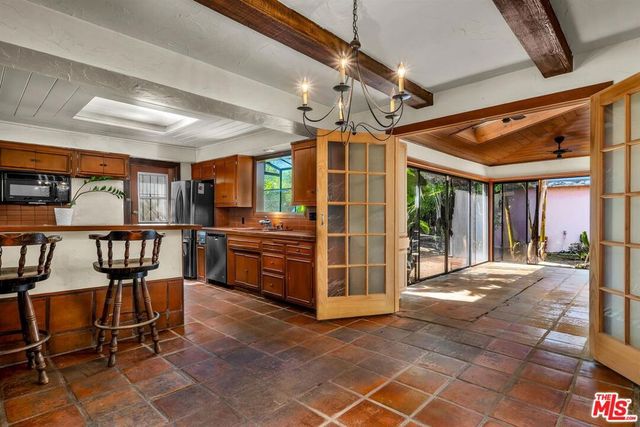 7369 Clinton Street, Los Angeles, CA 90036