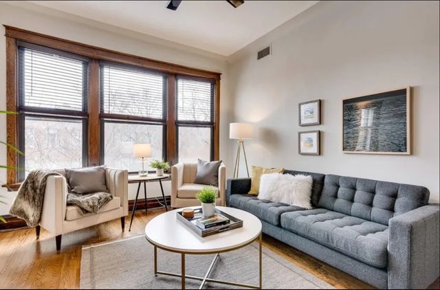 1250 W Grace Street 3F, Chicago, IL 60613