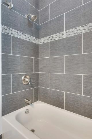 1250 W Grace Street 3F, Chicago, IL 60613