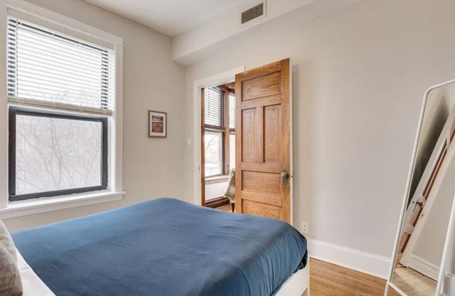 1250 W Grace Street 3F, Chicago, IL 60613