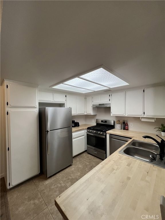 Image 10 of property listing at 13330 Tamarisk Road, Victorville, CA 92395