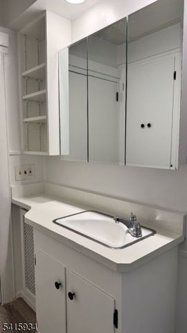 32 Leary Ave, Bloomingdale Boro, NJ 07403