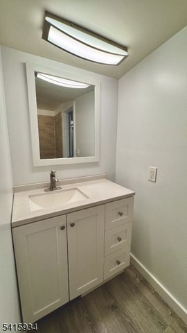 32 Leary Ave, Bloomingdale Boro, NJ 07403