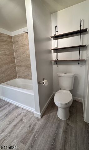 32 Leary Ave, Bloomingdale Boro, NJ 07403