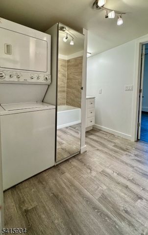 32 Leary Ave, Bloomingdale Boro, NJ 07403